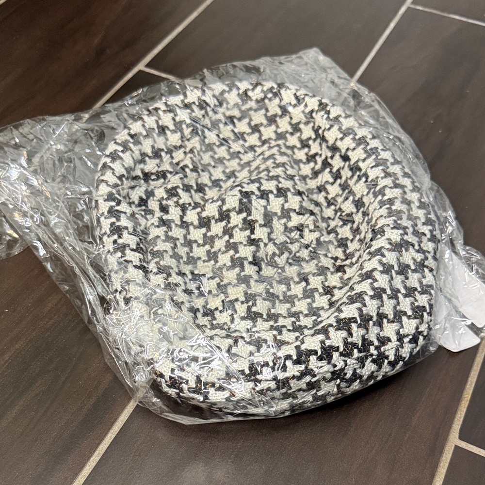 Houndstooth Woven Hat - Black and White